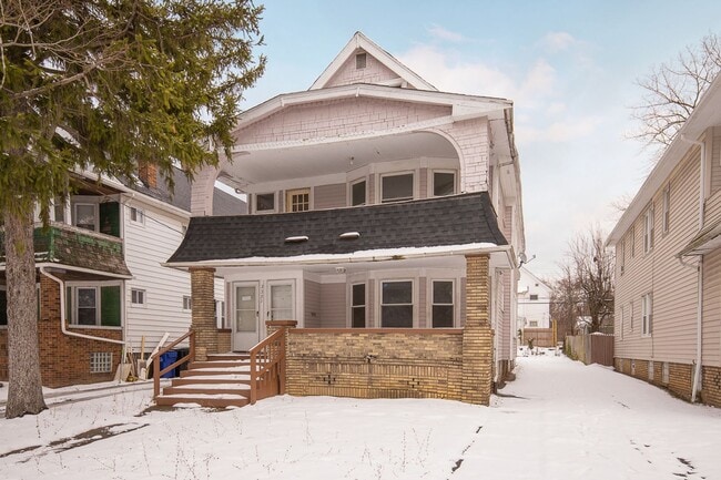 Building Photo - 3331 E 140th St Unit 3331 E140th 2