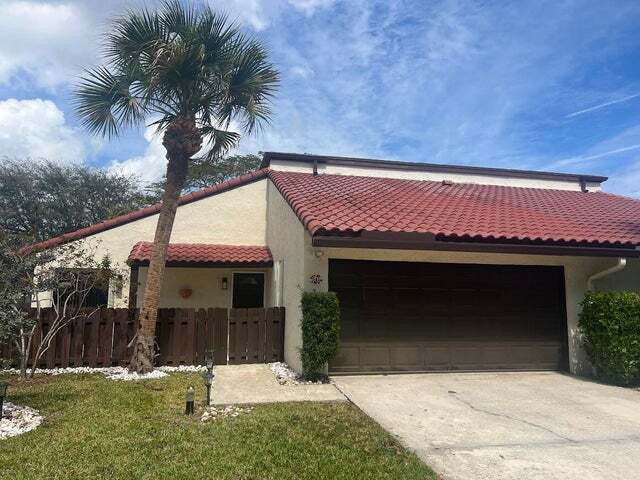 Photo - 541 NE 47th St