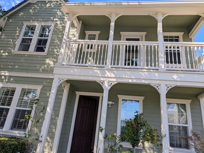Elevación 2 - 4755 Malayan St