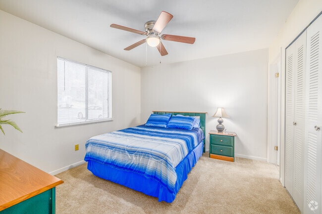 2BR, 2BA - 874SF - Bedroom