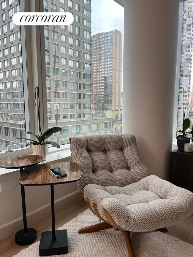 Photo - 550 Tenth Avenue 714