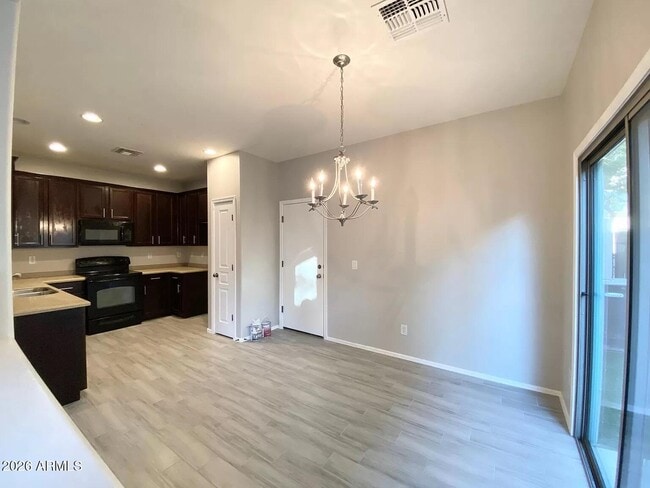 Photo - 1677 E Elgin St