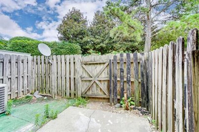 Photo - 3821 Mosscroft Ln