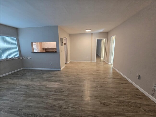 Photo - 835 Lenox Ave. Unidad 208