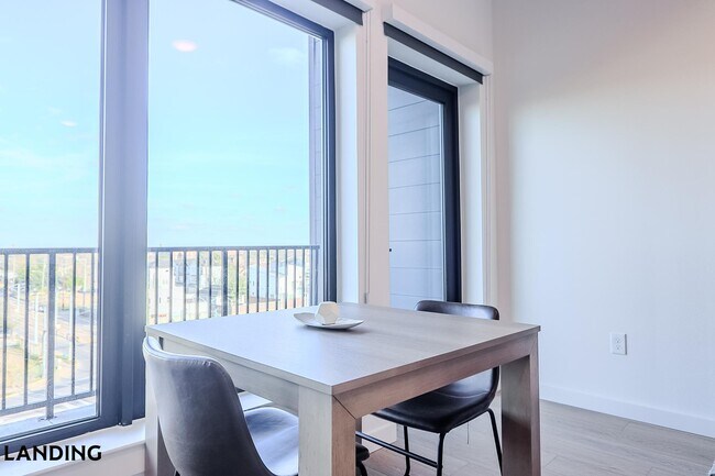 Photo - 2623 Keene St Unidad 503