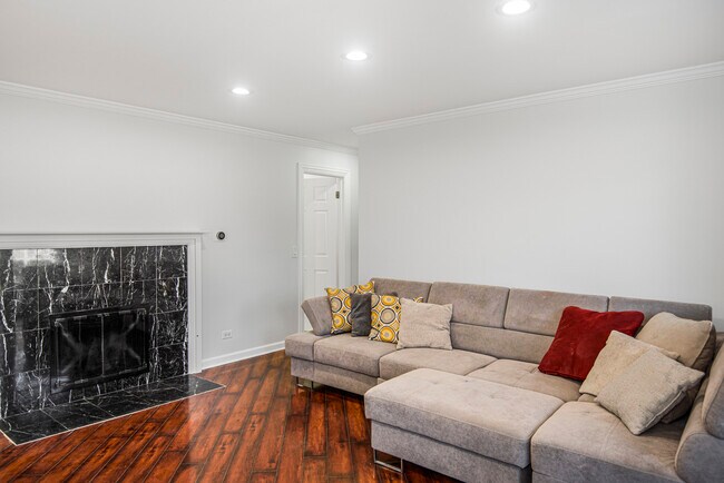 Photo - 1168 Middlebury Ln