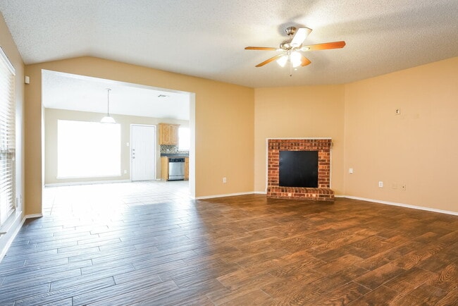 Photo - 705 Pine Hollow Dr