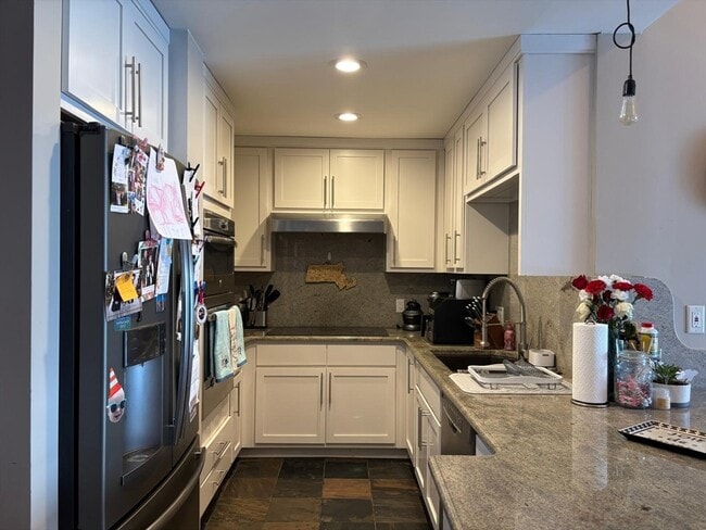 Building Photo - 160 Commandants Wy Unit 404