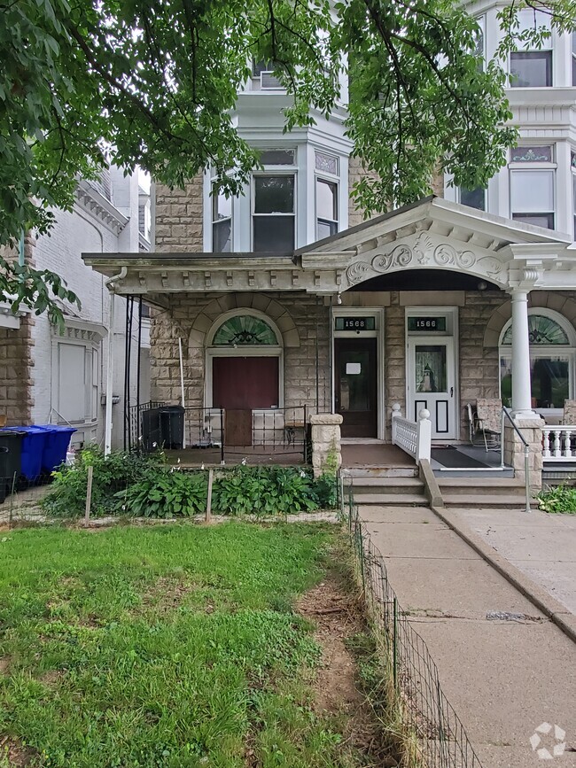 Building Photo - 1568 Mineral Spring Rd Unit 2nd Floor Rental