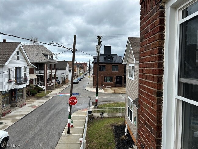 Photo - 1311 W 69th St Unit 4