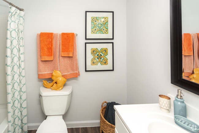 2BR, 1BA - 856 SF