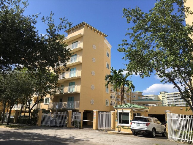 Building Photo - 2475 NW 16th St Rd Unit 410 Rental