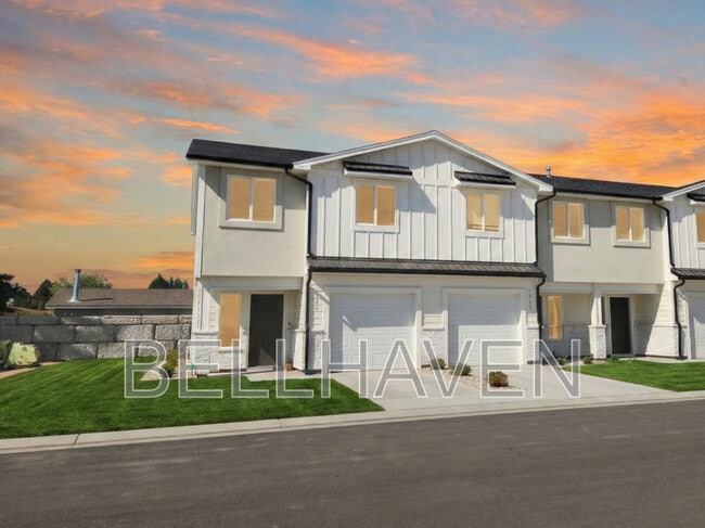 Building Photo - 868 Golden Bear Ln