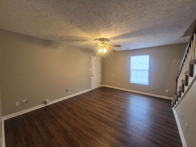 3831 Jockey Dr
