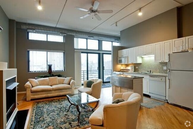 Building Photo - 2012 West Saint Paul Avenue Unit 209 Rental