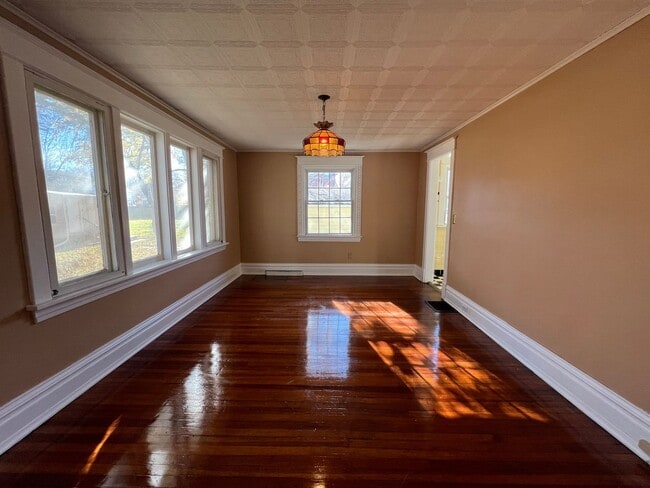 Photo - Charming 3-Bedroom Near IWU