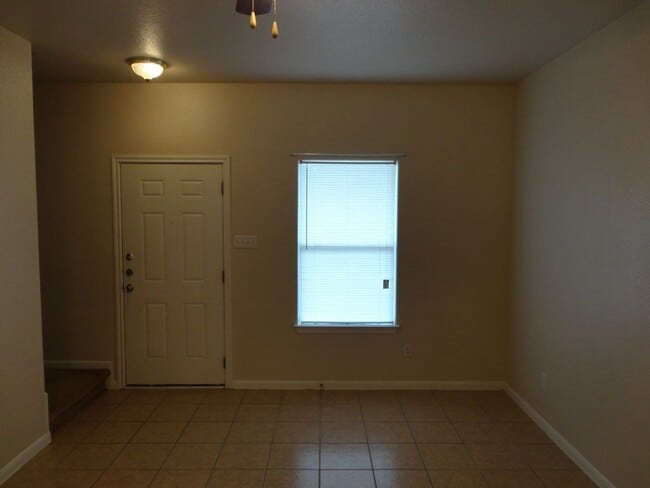 Photo - Nice 4 bedroom house close to down town!