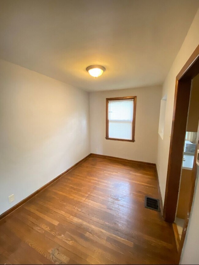 Photo - (01) 2547-2549 Neil Avenue Unit 2547