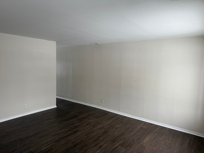 Photo - 3 S Victoria Ln