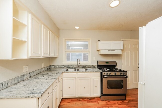 Photo - 5175 Cardiff St