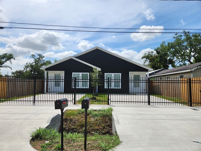 Photo - 4124 Vaughn St