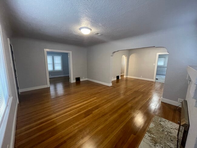 Photo - 405 Vassar Dr SE