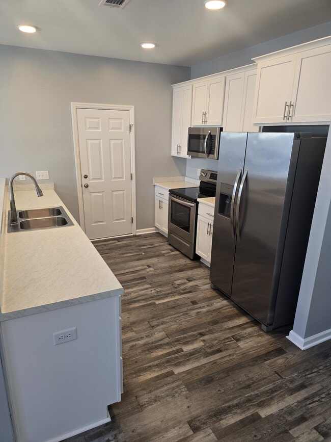 Photo - 598 N Main St