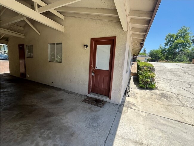 Photo - 11930 Bryant St Apartamento Unidad A