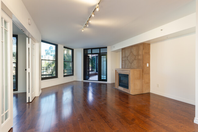 Living Room - 500 W Harbor Dr Condo Unit 313