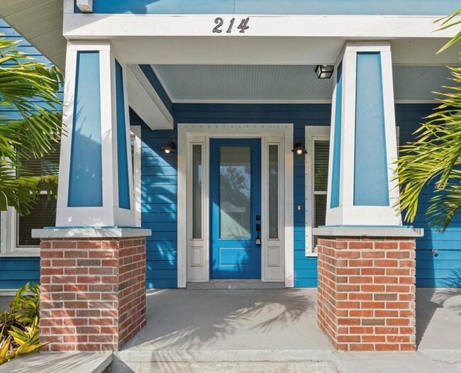 Building Photo - 214 E Floribraska Ave