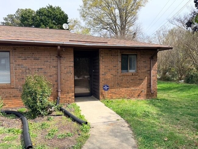 Building Photo - 500 Cokesbury St Unit 500A