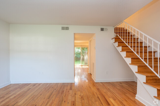 2BR, 1.5BA - 1,035SF - Living Area