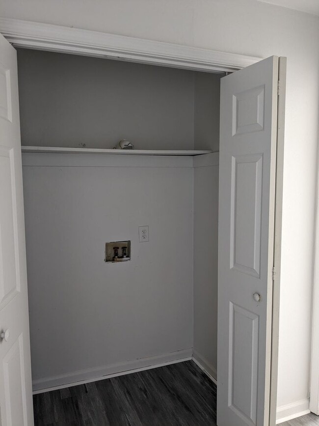 Building Photo - 1214-1214 Transylvania Ave Unit 1214