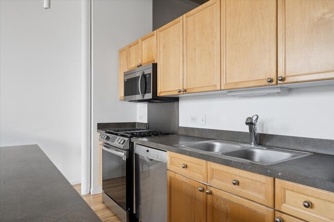 Photo - 3151 N Lincoln Ave Unit 304