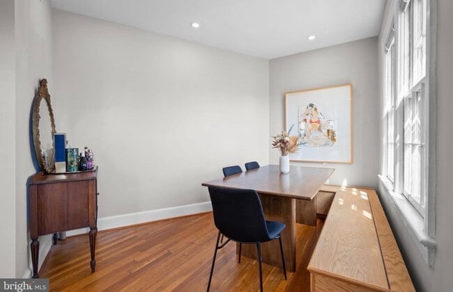 Photo - 3120 R St NW Unidad #207