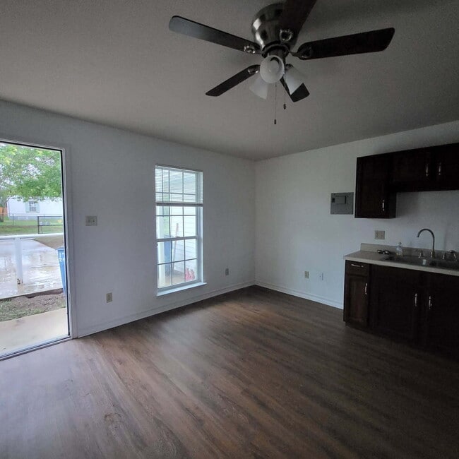 Photo - Two Bed/1 Bath With Covered Parking in Floresville Unidad 2