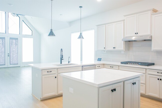 Photo - 15327 Algunas Plumas St