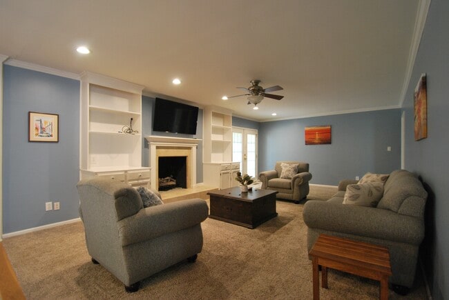 Building Photo - 13 Tanglewood Dr