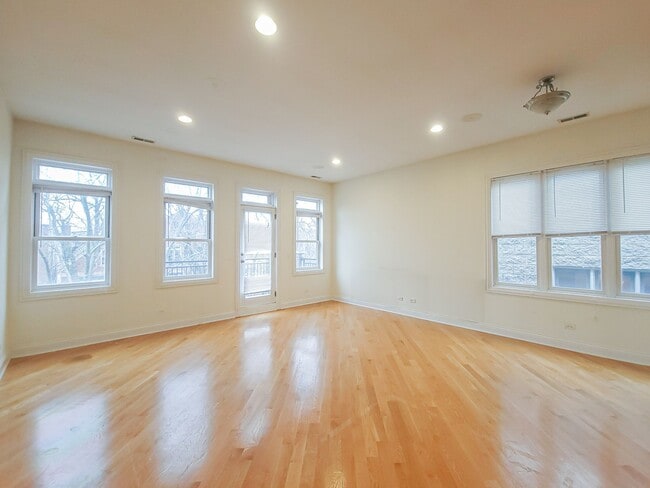 3247 N Seminary Ave Unit 1A