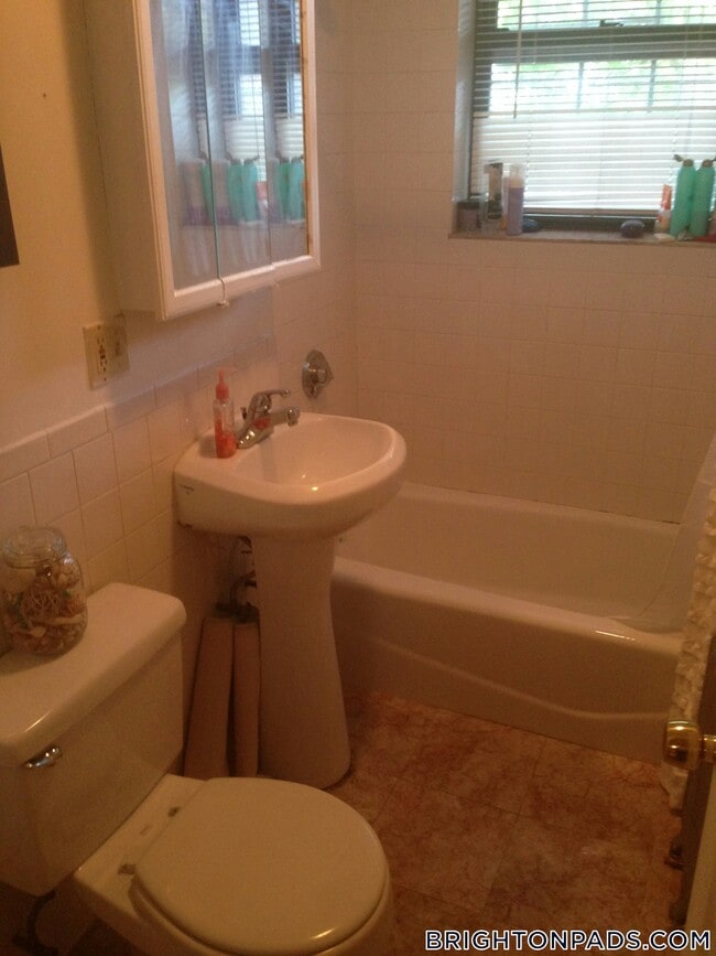 Building Photo - 23 Egremont Rd Unit 2