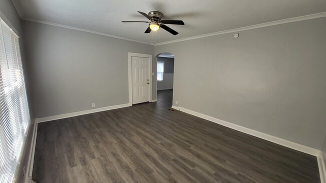 Photo - 402 N Bradley Ave