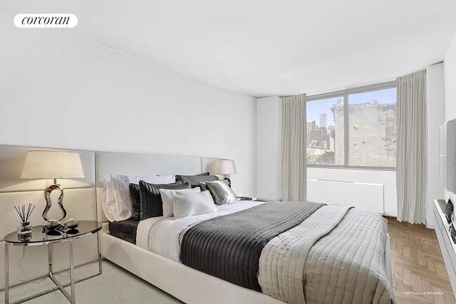 Photo - 393 W 49th St