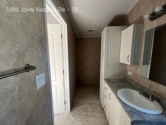 Photo - 3000 John Harden Dr