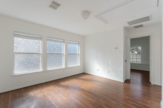 Building Photo - 11 Korbel Ct