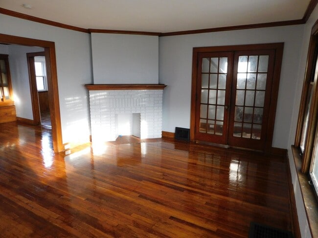 Building Photo - Beautiful 3 Bdrm Single Family Home