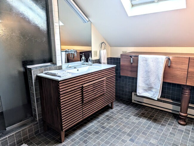 3rd floor bathroom - 38 Melville Ave Unit 2