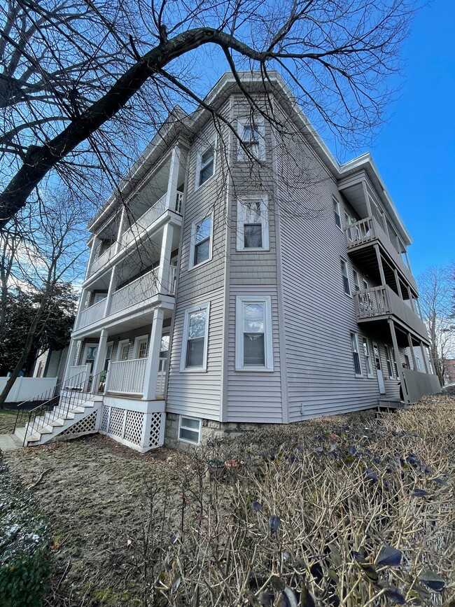 Building Photo - 40 Linden Ave Unit 1