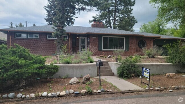Building Photo - 3 Bed, 3 Bath with Downstairs Kitchenette ... Rental