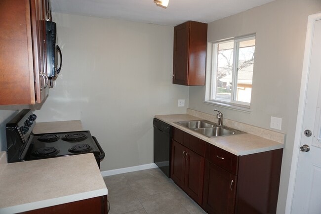 Photo - 897 W Prentice Pl