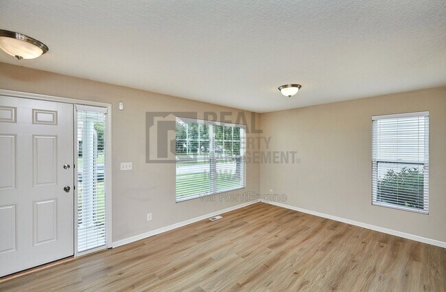 1450 SE Rosewood Ct